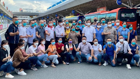 COVID-19 Des professionnels de santé continuent de venir en renfort de Ho Chi Minh-Ville